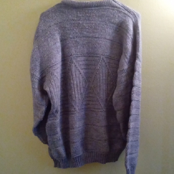 Gray Crewneck Sweater with Relaxed Fit and Ribbed Details - Picture 3 of 4